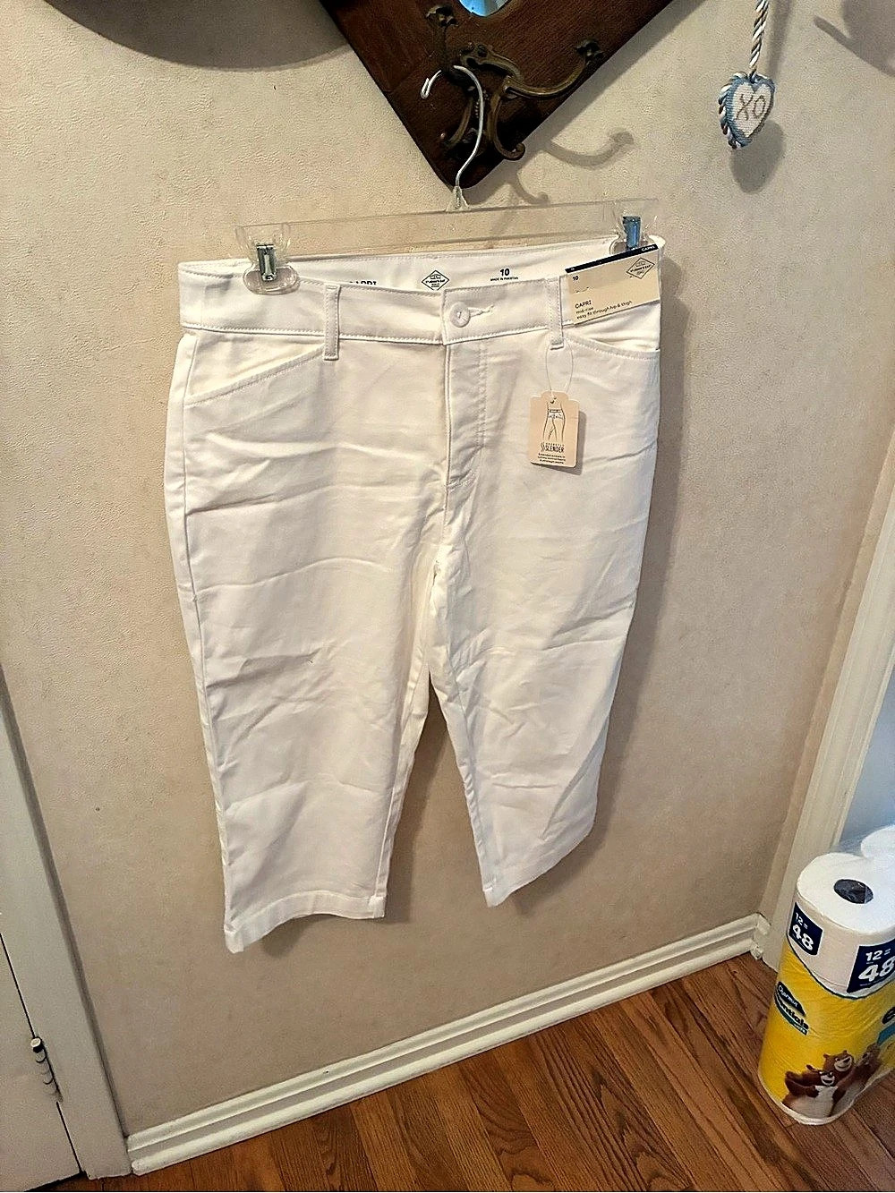 Tommy Hilfiger Capri Pants in White Size 10 NWT